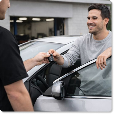 tech giving back car keys to customer