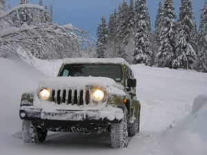 jeep in the snow - Supertech Auto Repairs North Vancouver