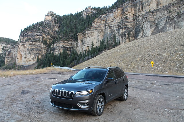 Jeep SUV with mountain background - Supertch Auto Repair North Vancouver